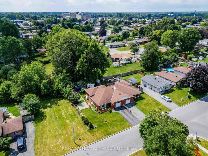 Property Photo: 709 Champlain Drive ON K6H 6P4