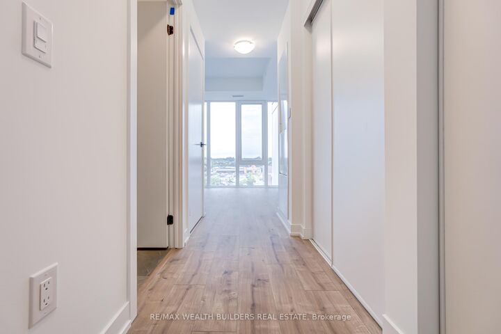 Property Photo: 220 Missinnihe Way 714 ON L5H 0A9