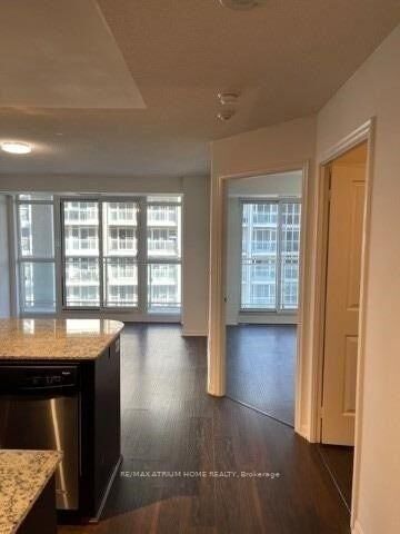 Property Photo:  35 Bastion Street 1702  ON M5V 0C2 