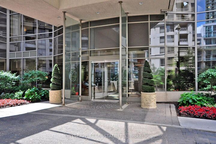 Property Photo:  3880 Duke Of York Boulevard 2110  ON L5B 4M7 
