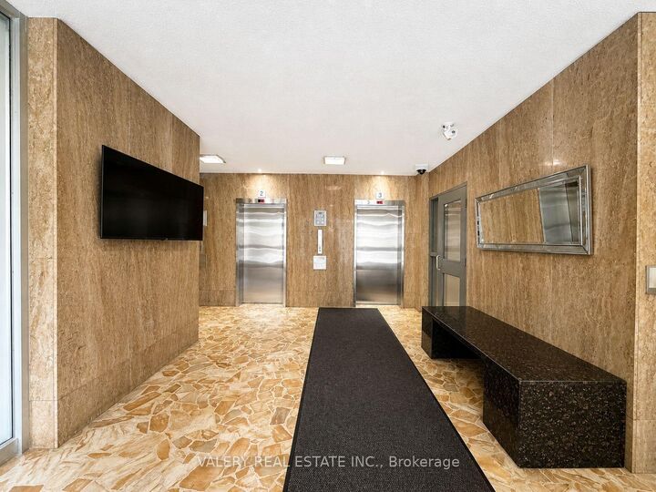 Property Photo:  70 Park Street E 1006  ON L5G 1M5 