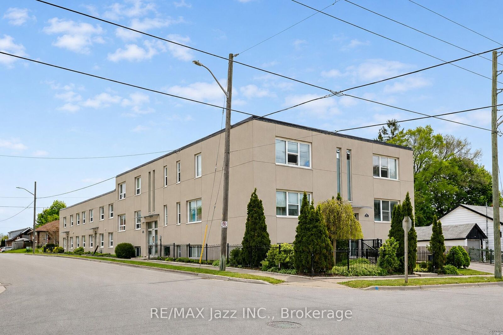 Property Photo:  209 Stacey Avenue 1  ON L1H 5A6 