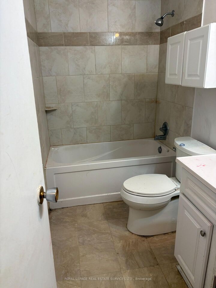 Property Photo: 38 Parkside Drive ON N3L 3S7