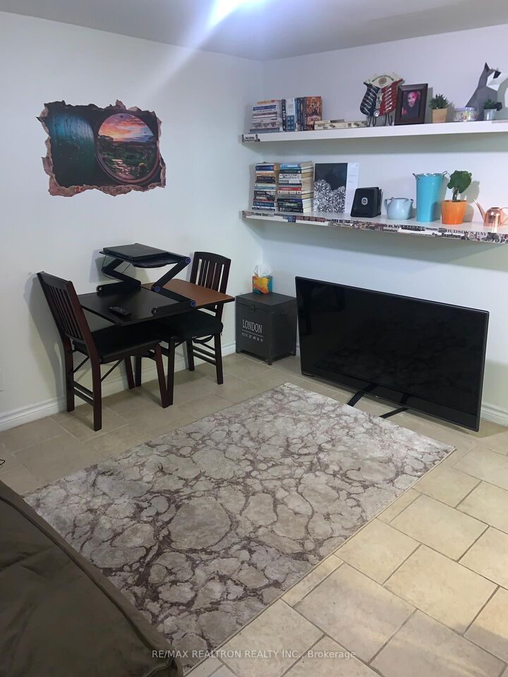 Property Photo:  58 Finch Avenue E Lower  ON M2N 4R3 
