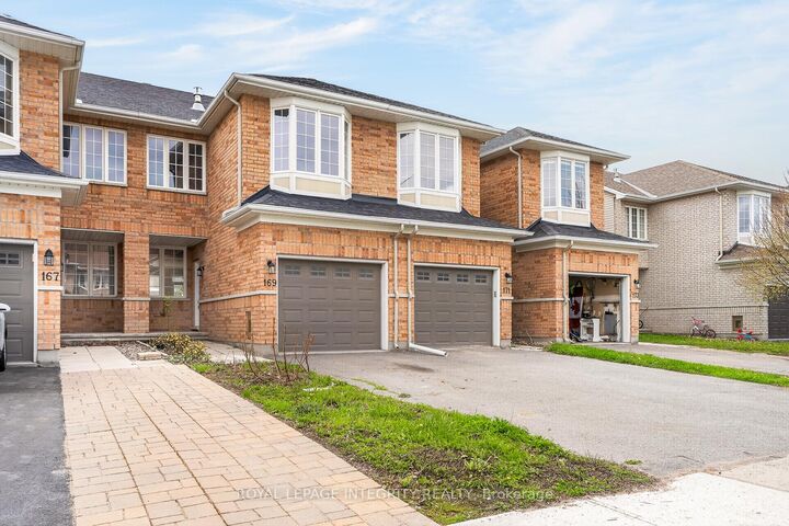 Photo de la propriété: 169 Desmond Trudeau Drive ON K7S 0H1