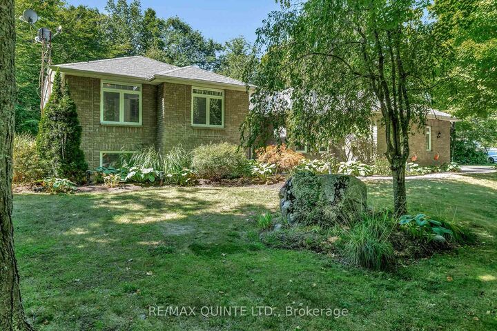 Property Photo: 291 Colonial Drive ON K8V 5P4