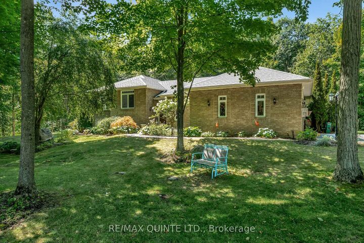 Property Photo: 291 Colonial Drive ON K8V 5P4