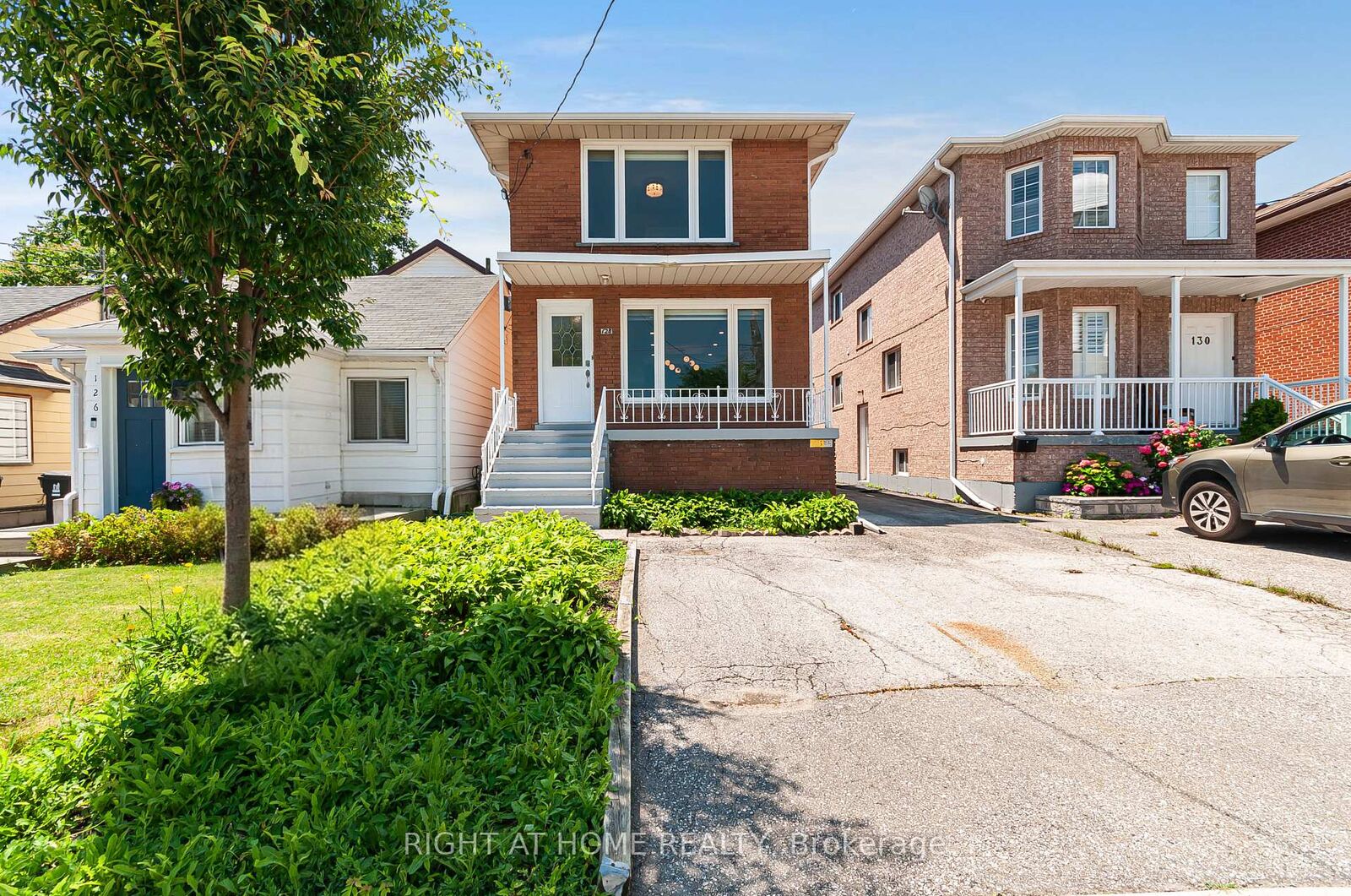 Property Photo:  128 Twenty Second Street Main  ON M8V 3M4 