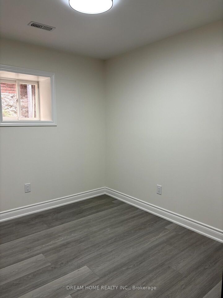 Property Photo: 643 Bathurst Street B03 ON M5S 2R2