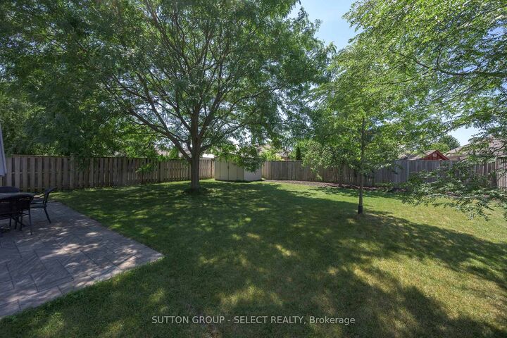 Property Photo:  2021 Lumb Court  ON N6G 5J4 