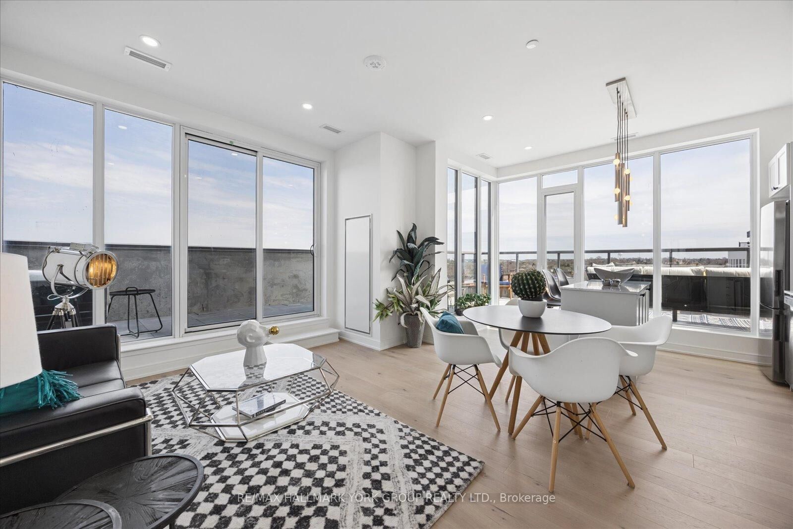 Property Photo: 705 Davis Drive 1503 ON L3Y 2R2