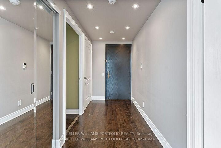 Property Photo:  2 Clairtrell Road 1210  ON M2N 7H5 