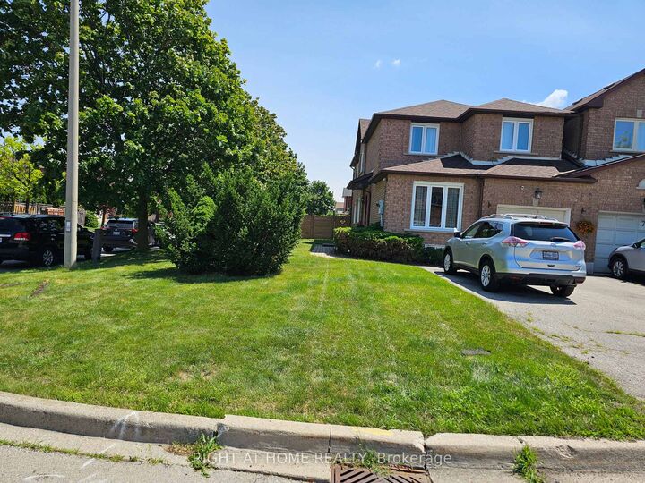 Property Photo: 710 Ashprior Avenue ON L5R 3N8