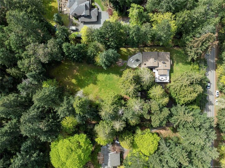 Property Photo: 7817 Superior Rd BC V0R 2H0