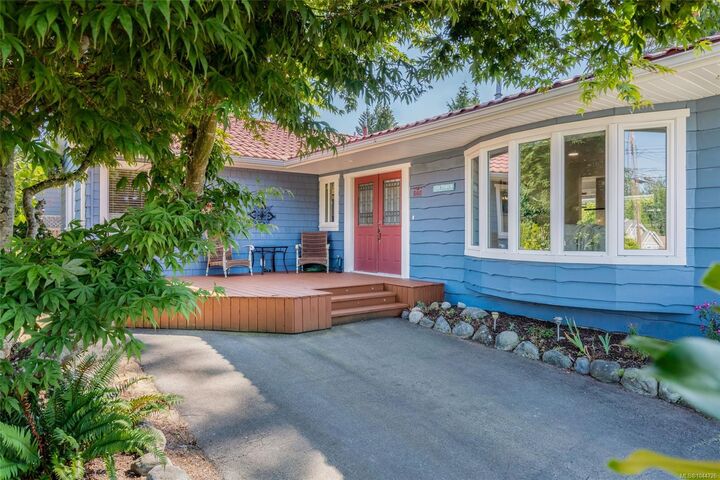 Property Photo: 560 Eaglecrest Dr BC V9K 1E3