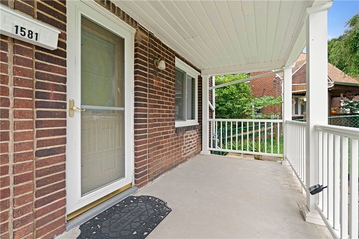 Property Photo: 1581 Woodbine St PA 15201