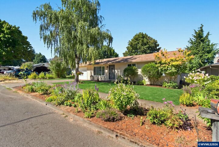 Property Photo:  4541 Anneka Lp SE  OR 97302 
