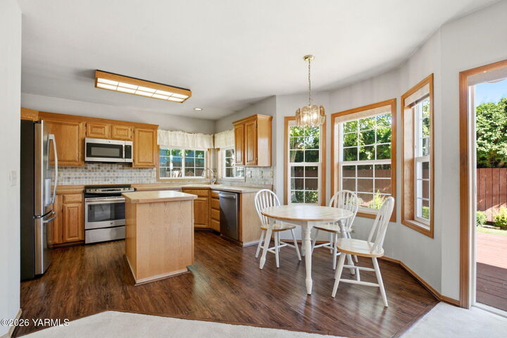 Property Photo:  7503 Olmstead Ct  WA 98908 