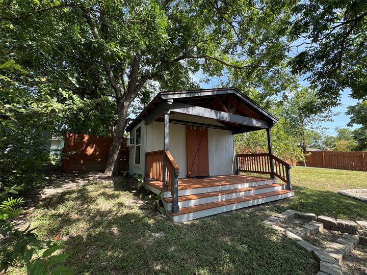 Property Photo: 8510 New Hampshire Drive TX 78758
