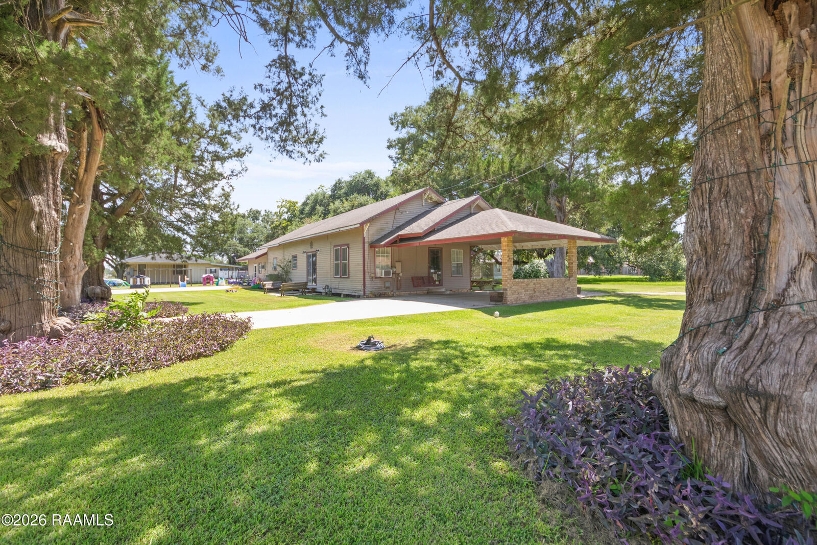 Property Photo: 310 E Branche Street LA 70578
