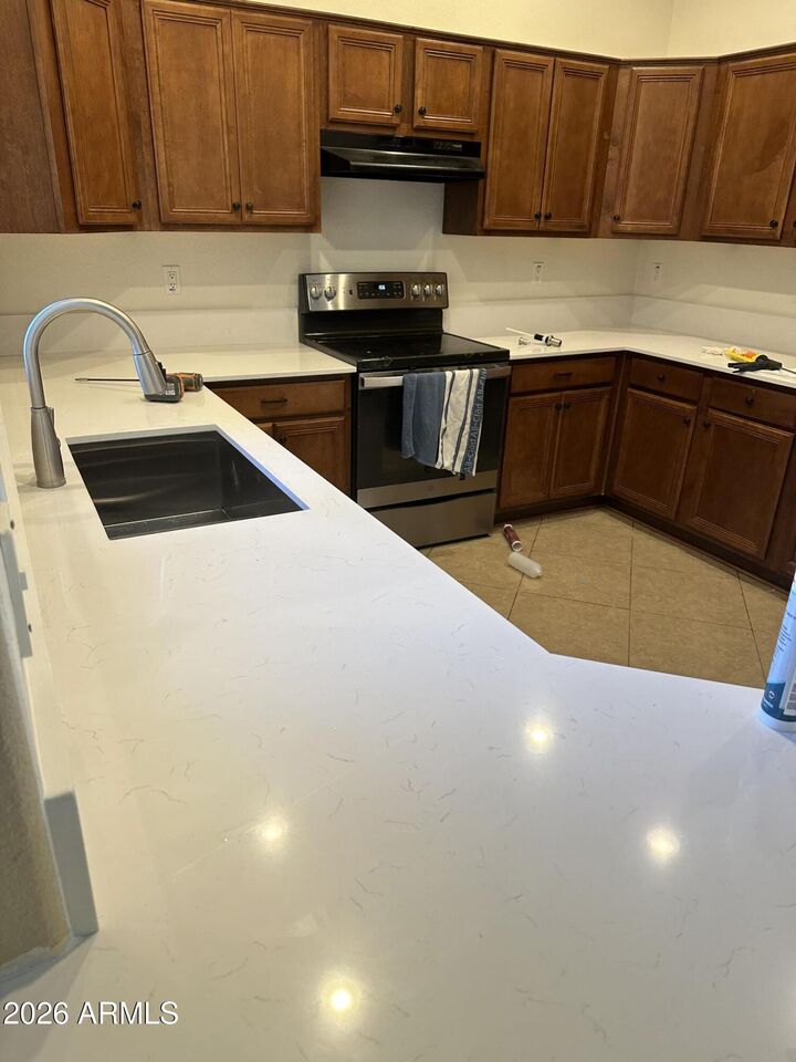 Property Photo: 8154 W Beck Lane AZ 85382