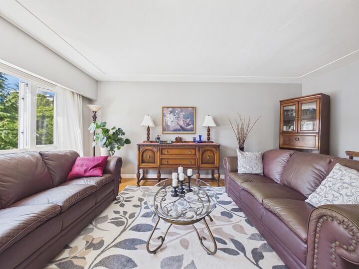 Property Photo:  2296 W 39th Avenue 10  BC V6M 1T9 