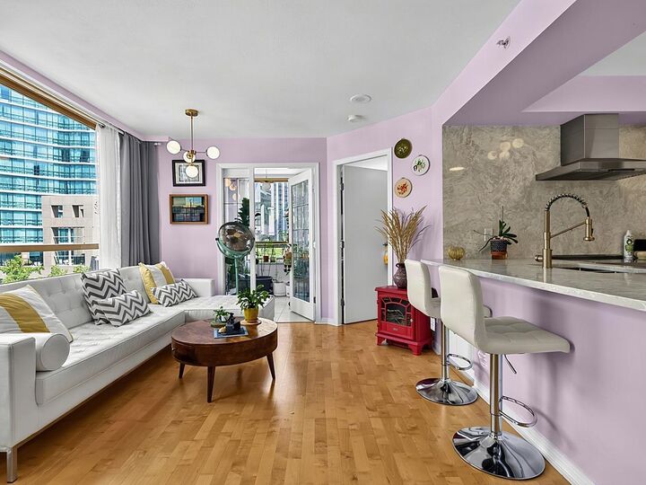 Property Photo: 822 Homer Street 609 BC V6B 6M3