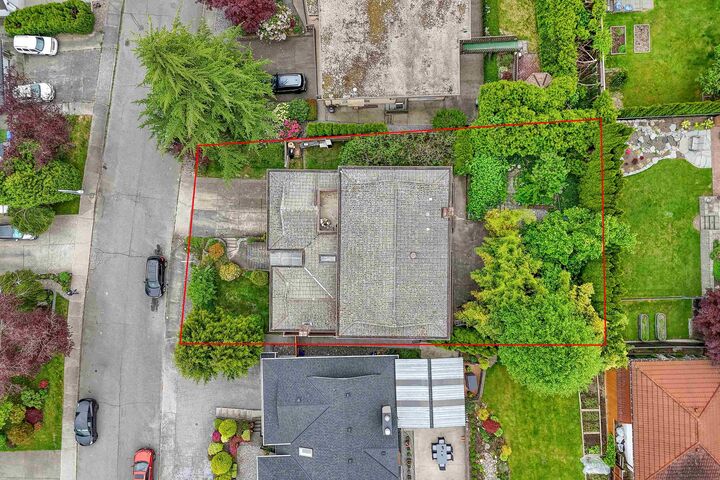 Property Photo: 5460 Braelawn Drive BC V5B 4R7