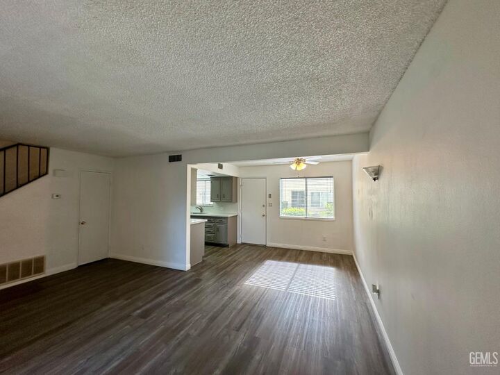 Property Photo: 800 Lexington Street 33 CA 93215