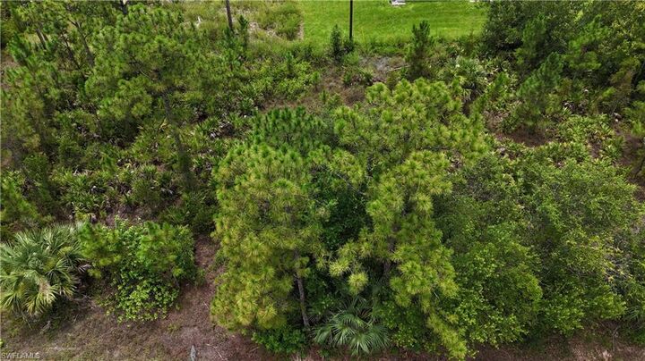 Property Photo: 2402 E 10th St FL 33936
