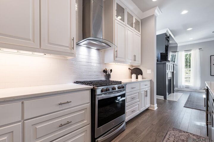 Property Photo:  817 St Rose Ave  LA 70806 