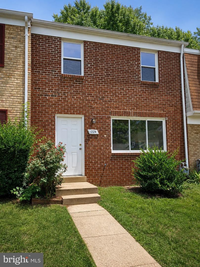 Property Photo: 1224 Thomas Jefferson Place VA 22405