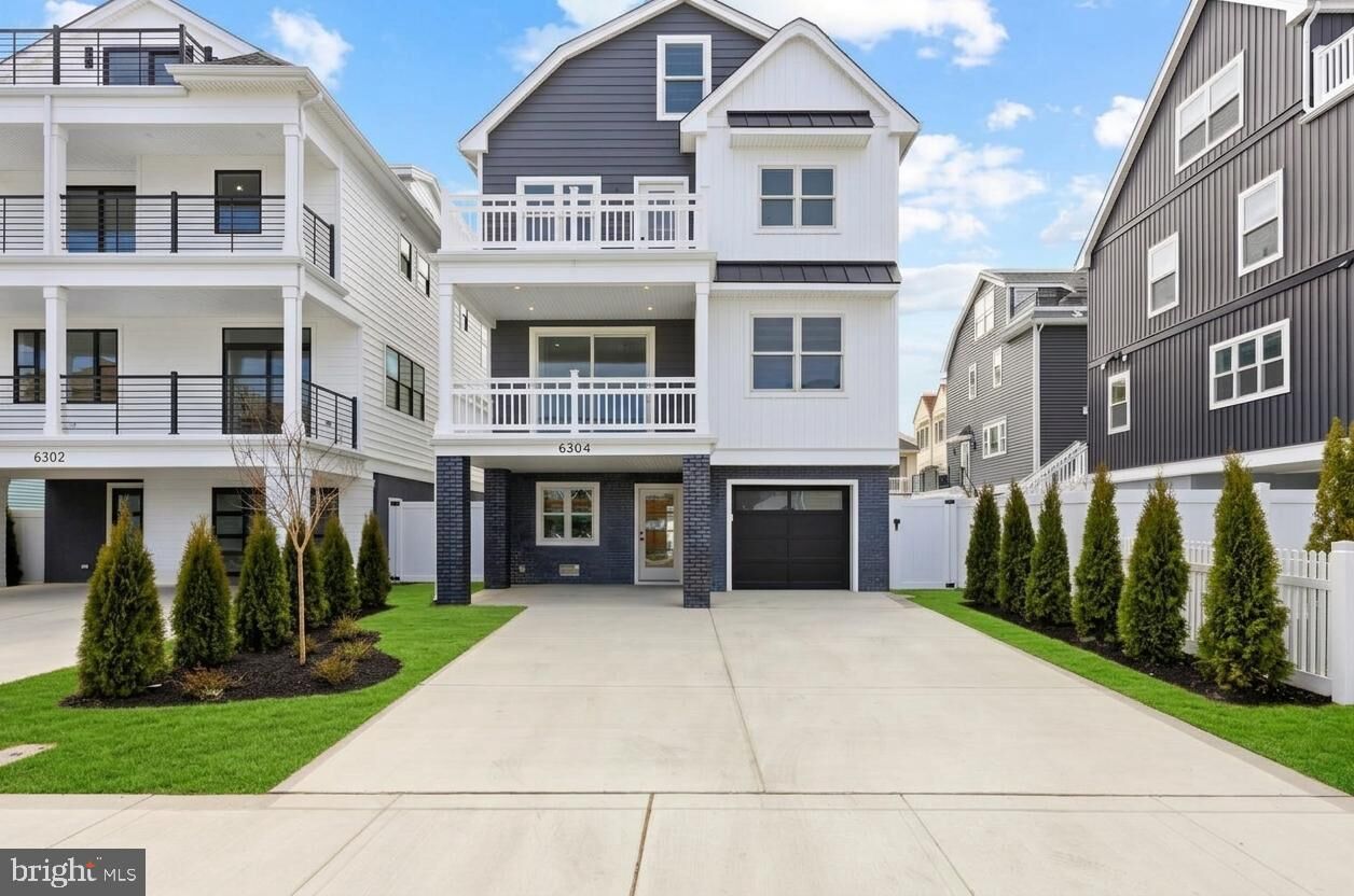 Property Photo:  