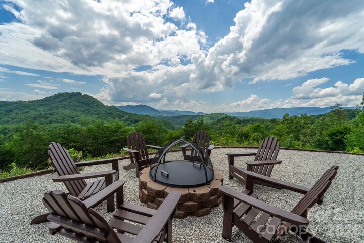 Property Photo:  
