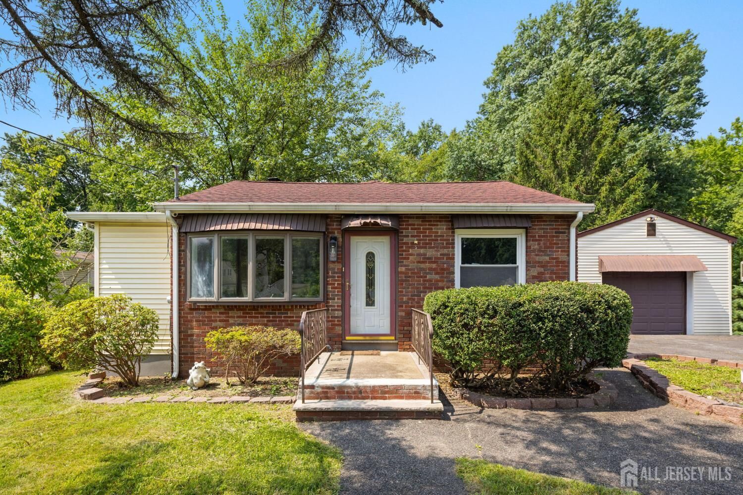 Property Photo:  618 Wood Avenue  NJ 08902 
