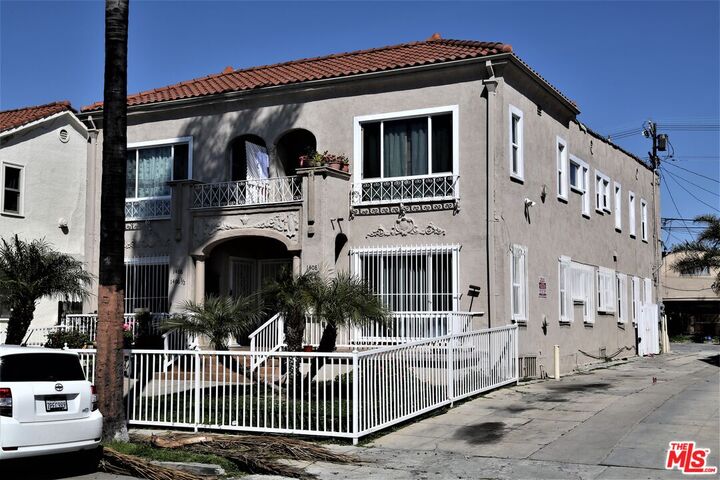 Property Photo: 1406 2nd Ave, Unit 1406 1/2 CA 90019