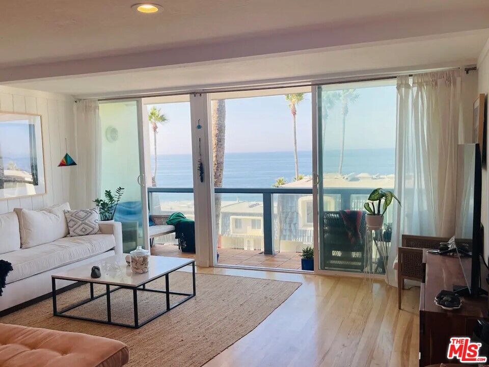 Property Photo:  11954 Oceanaire Ln  CA 90265 