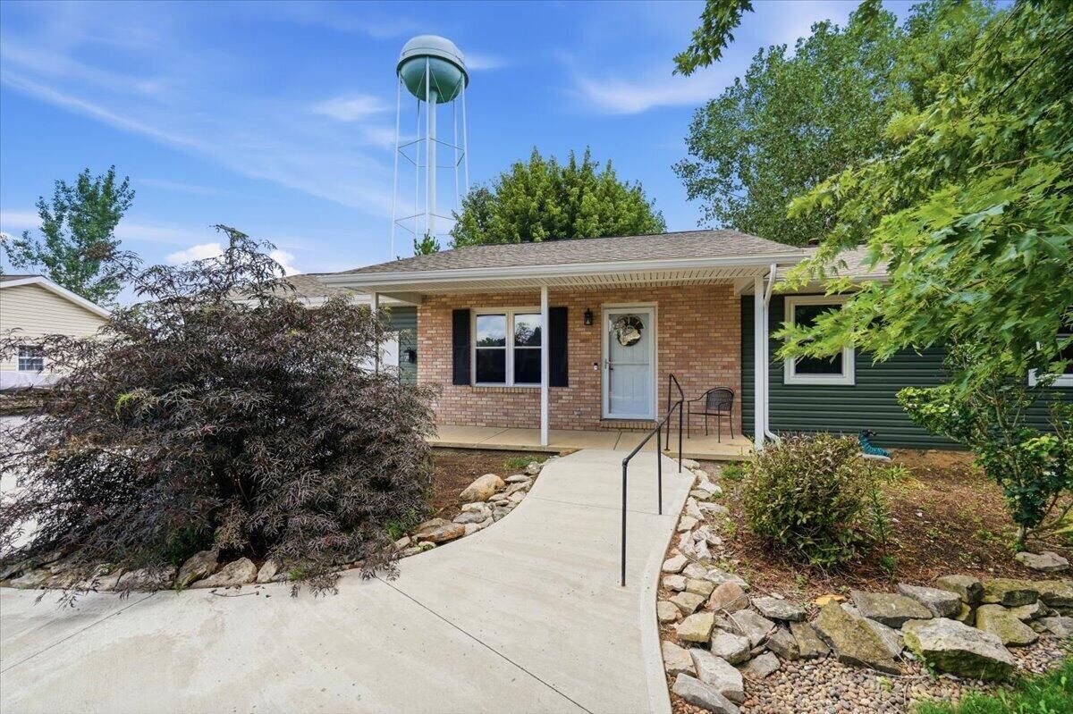 Property Photo:  49 Lloyd Drive  OH 43060 