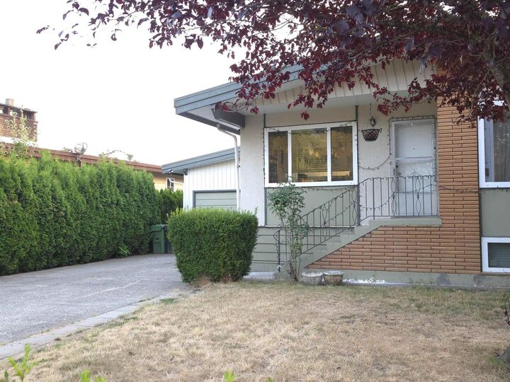 Property Photo:  2627 Countess Street  BC V2T 2V8 