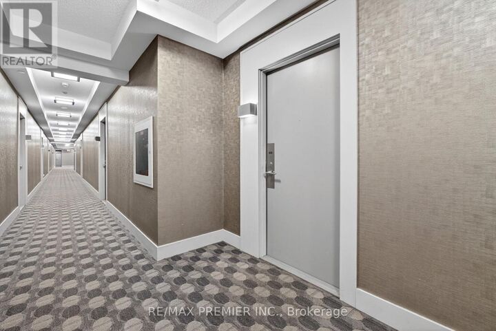Property Photo:  7167 Yonge Street 608  ON L3T 0E1 