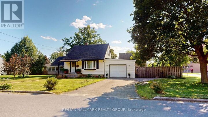 Property Photo: 36 Hastings Drive ON K6V 2P1