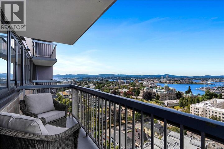 Property Photo: 647 Michigan Street 2104 BC V8V 1S9