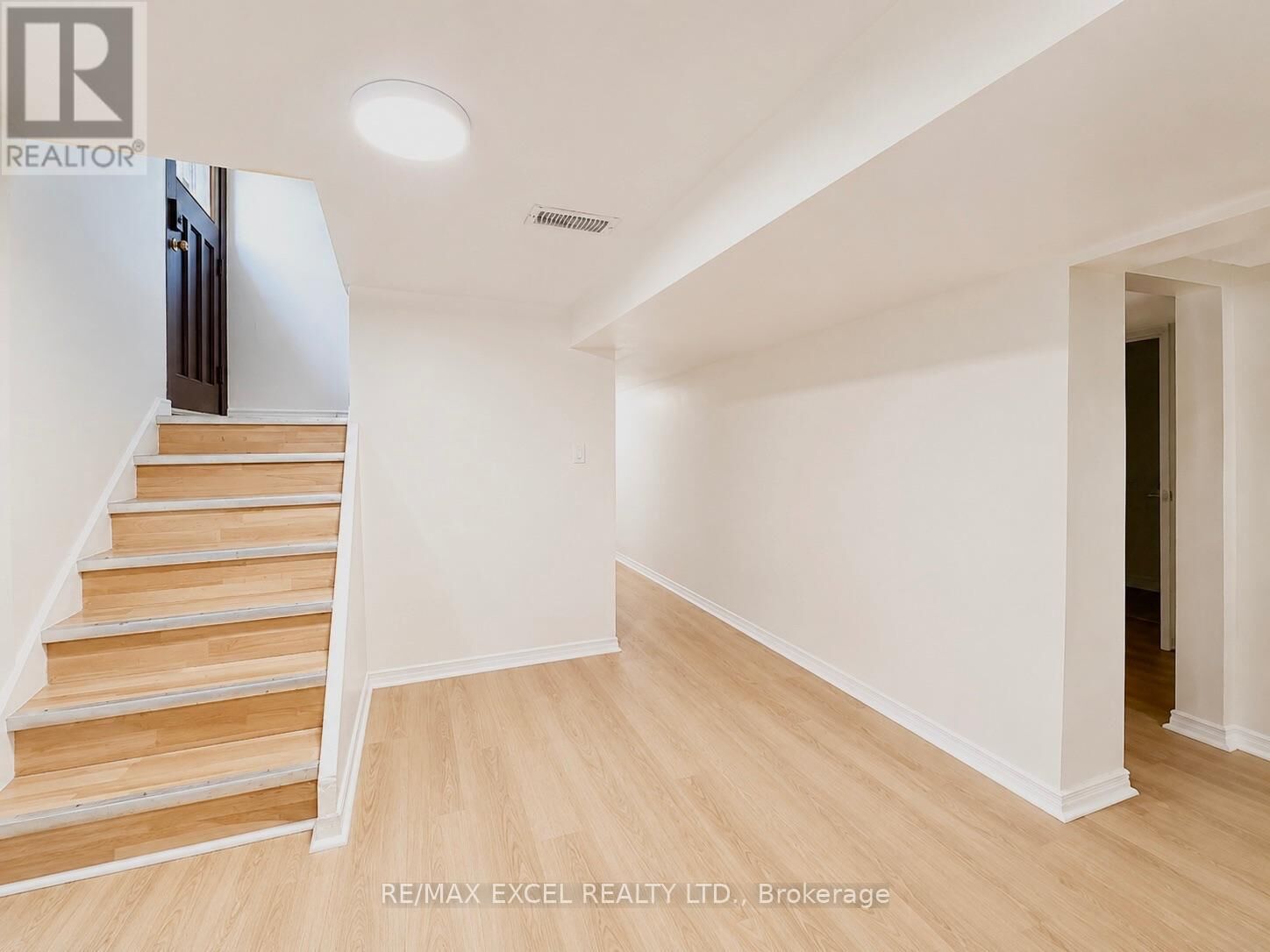 Property Photo:  39 Commons Drive Lower  ON M1T 1E3 