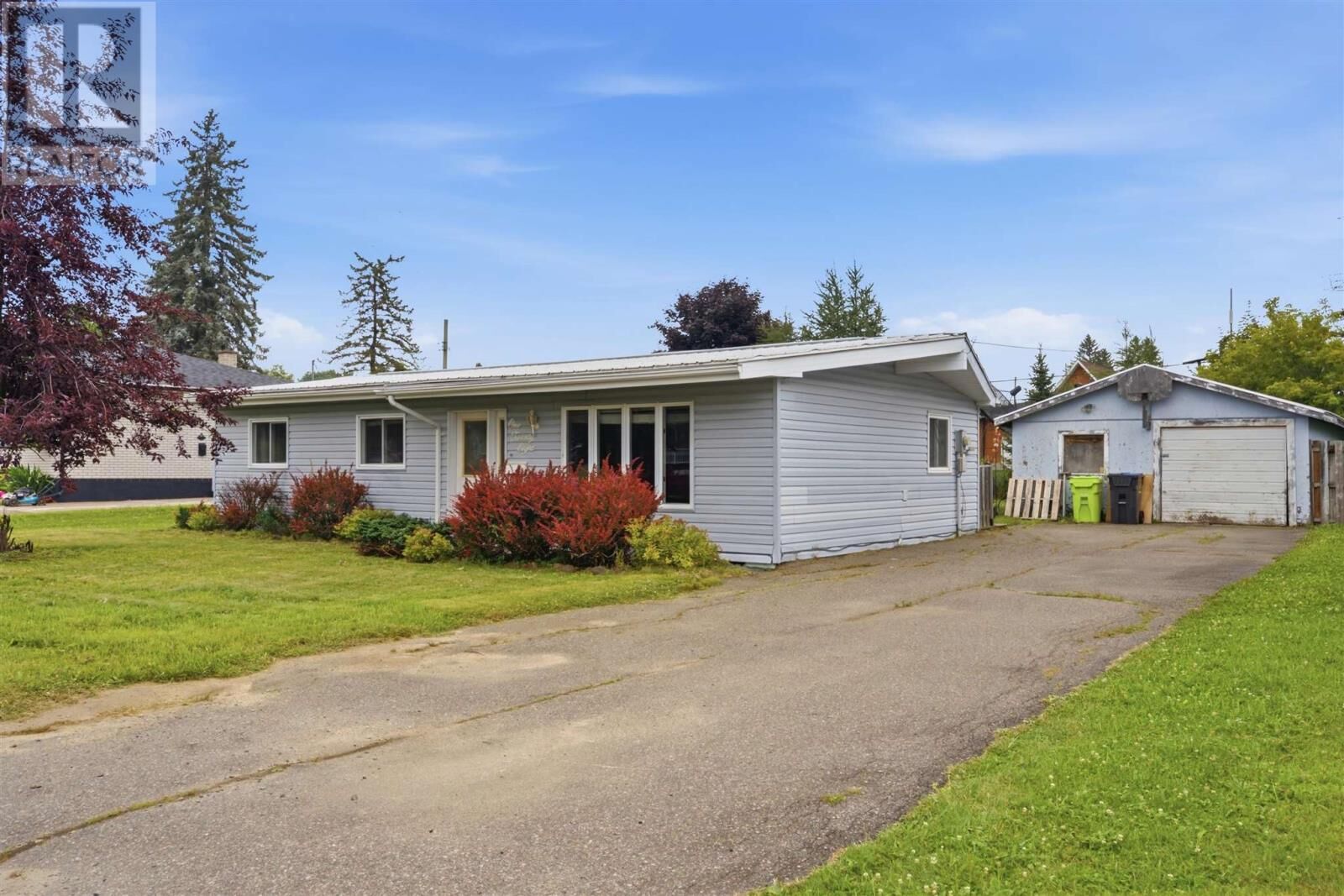 Property Photo:  128 Boehmer Blvd  ON P6B 5B9 