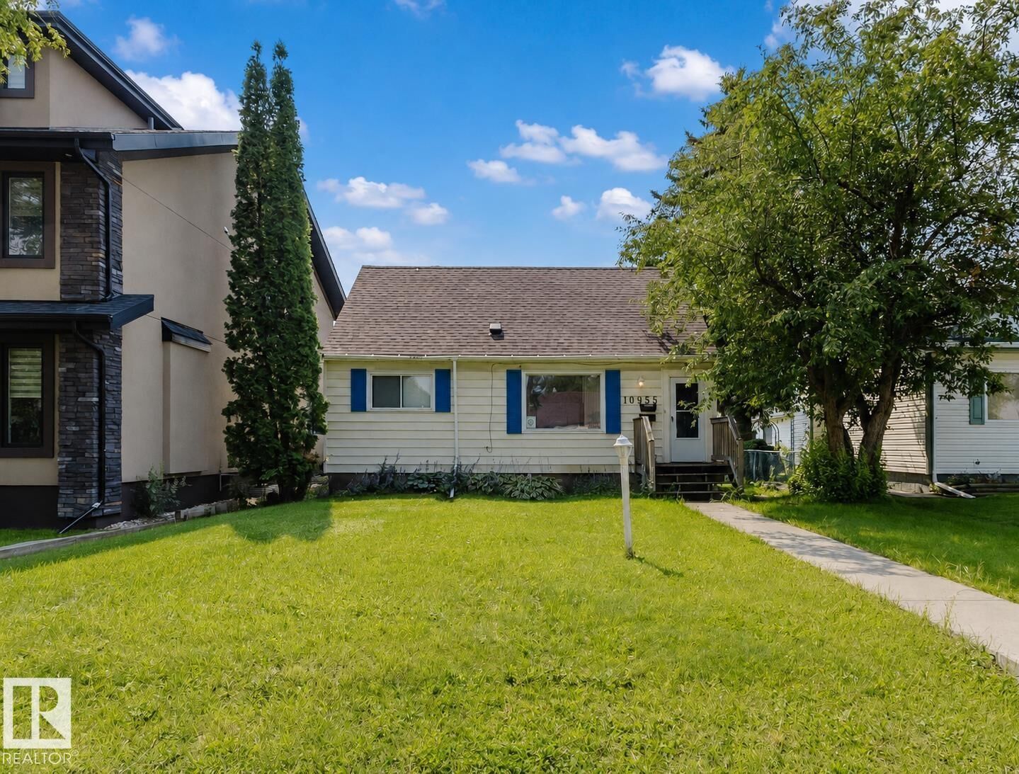 Property Photo: 10955 72 Av NW AB T6G 0B1