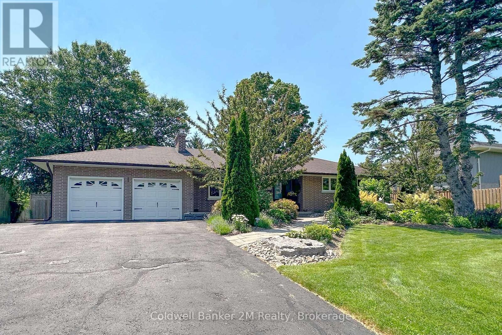 Property Photo:  276 Park Road North  ON L1G 4T1 