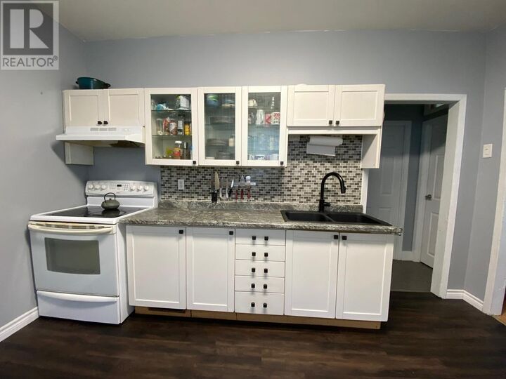 Property Photo:  822 Pruden St  ON P7C 2K3 