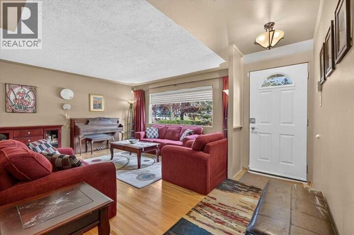 Property Photo: 7536 Fleetwood Drive Southeast AB T2H 0X1