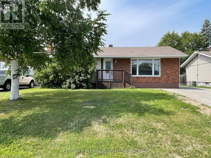 225 Hessle Avenue — photo 1