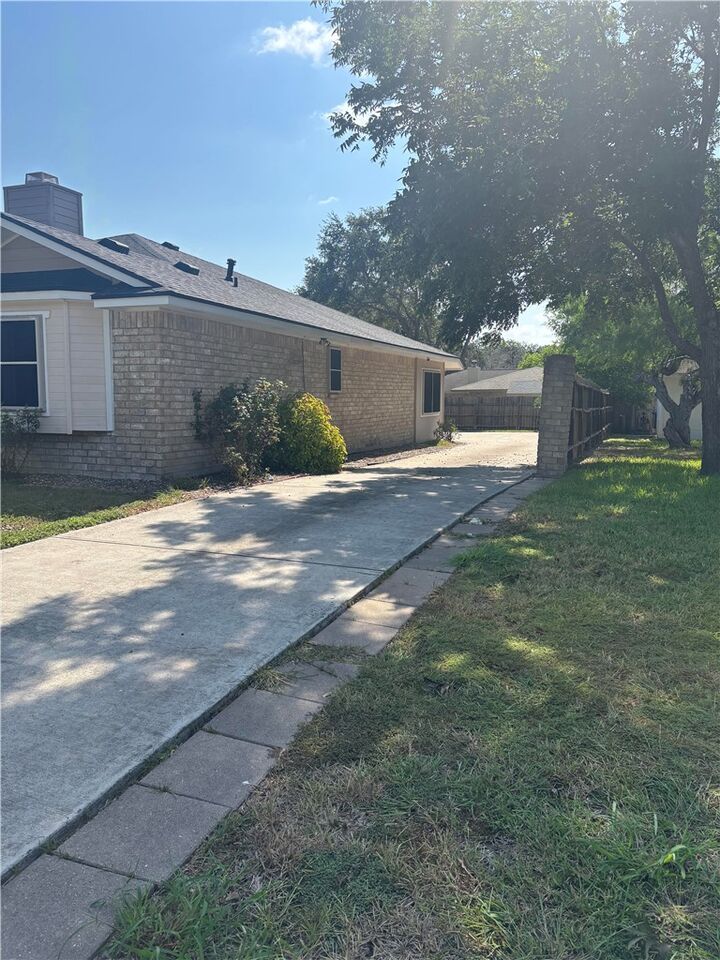 Property Photo:  4006 Moorhead Drive  TX 78410 